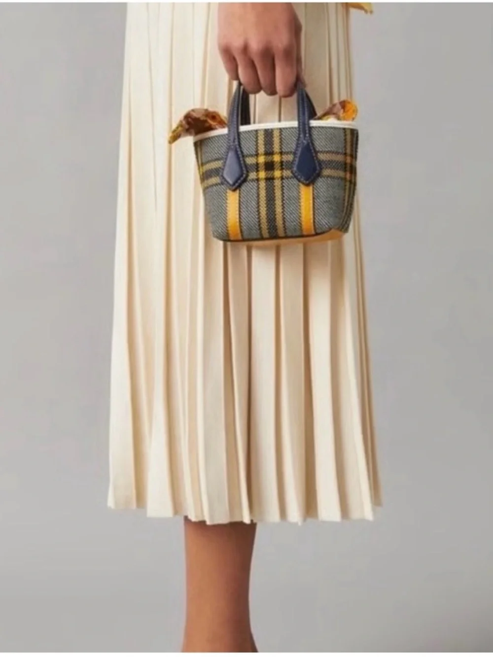 ✨Tory Burch (NWT) Perry Plaid Micro Tote✨ - Picture 2 of 11